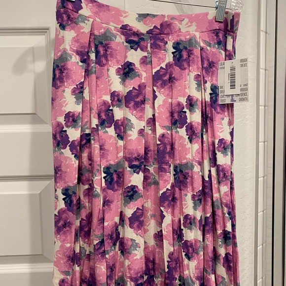 LuLaRoe Madison pleated skirt - Picture 3 of 4